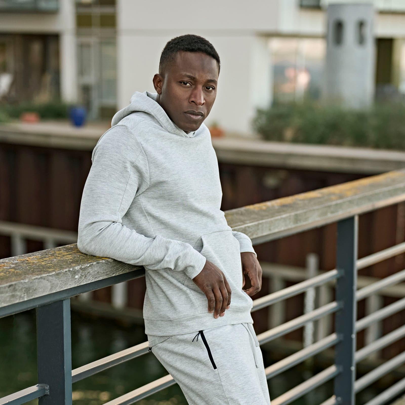Sweat à capuche sport poche zippée — Tee Jays