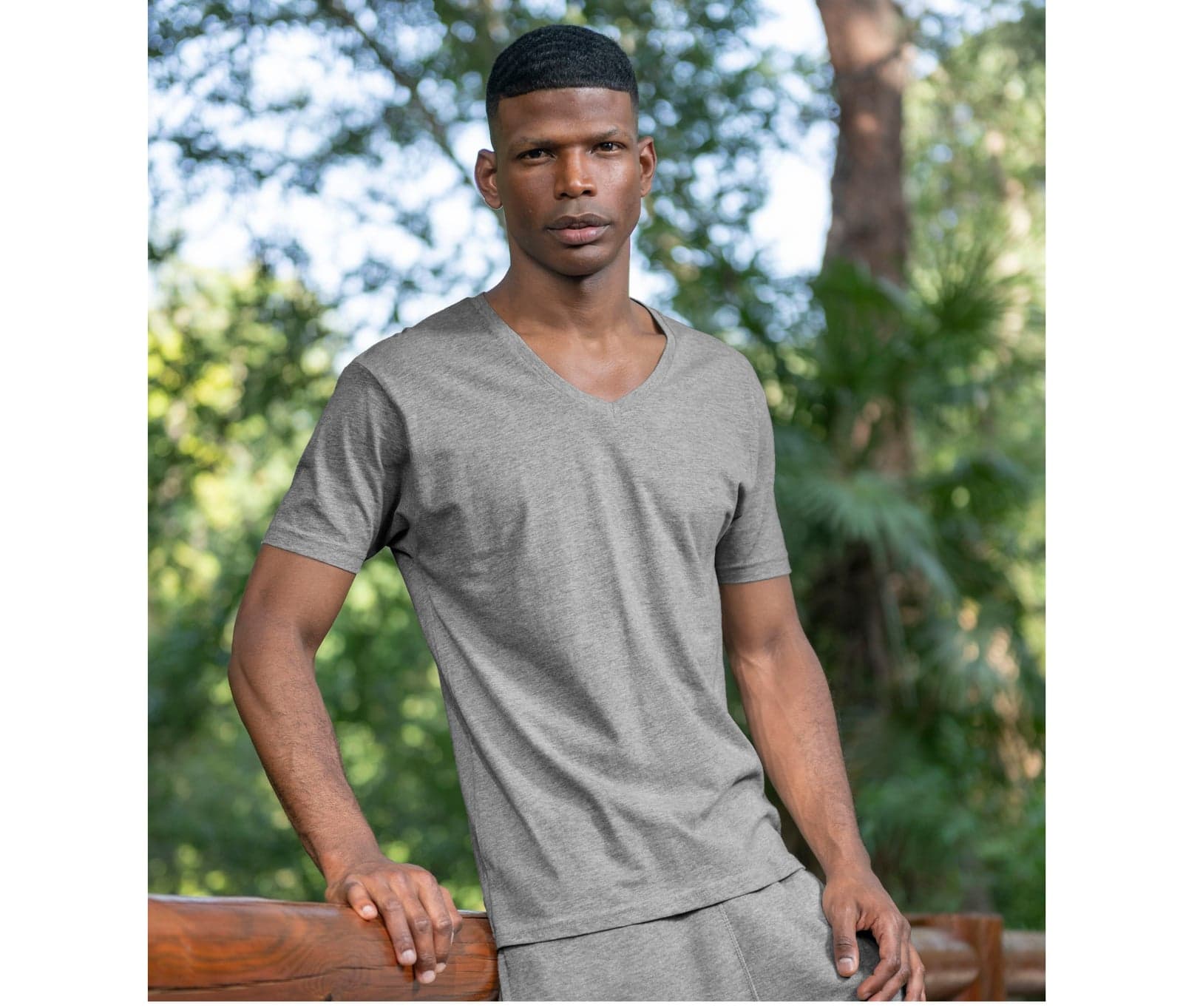 T-shirt col V 160 g unisexe — JHK